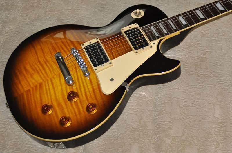 833963chellet_0_82_lespaul.jpg