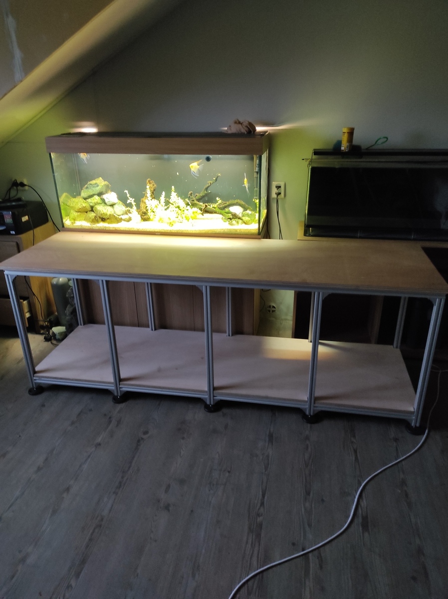 Me Controle Kapper Frame onderstel aquarium, aluminium een optie? | AquaForum
